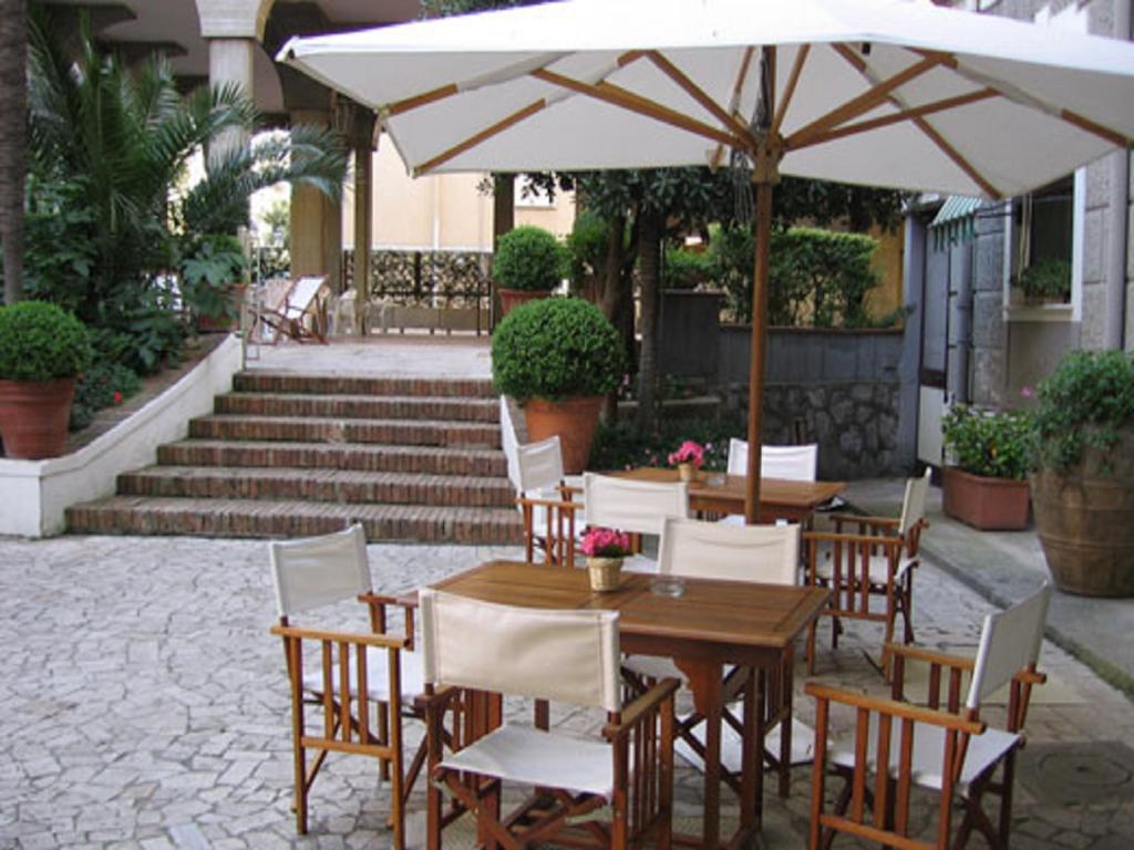 Hotel Victoria Maiorino Cava deʼ Tirreni Buitenkant foto